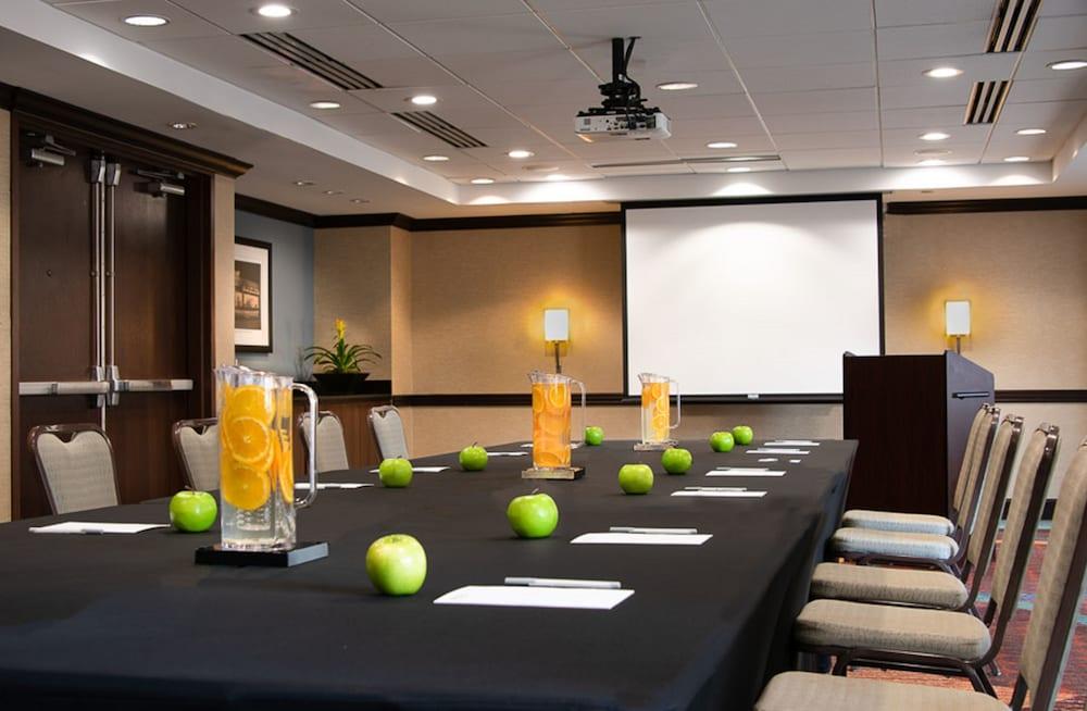 Hilton Garden Inn Bethesda Downtown Esterno foto