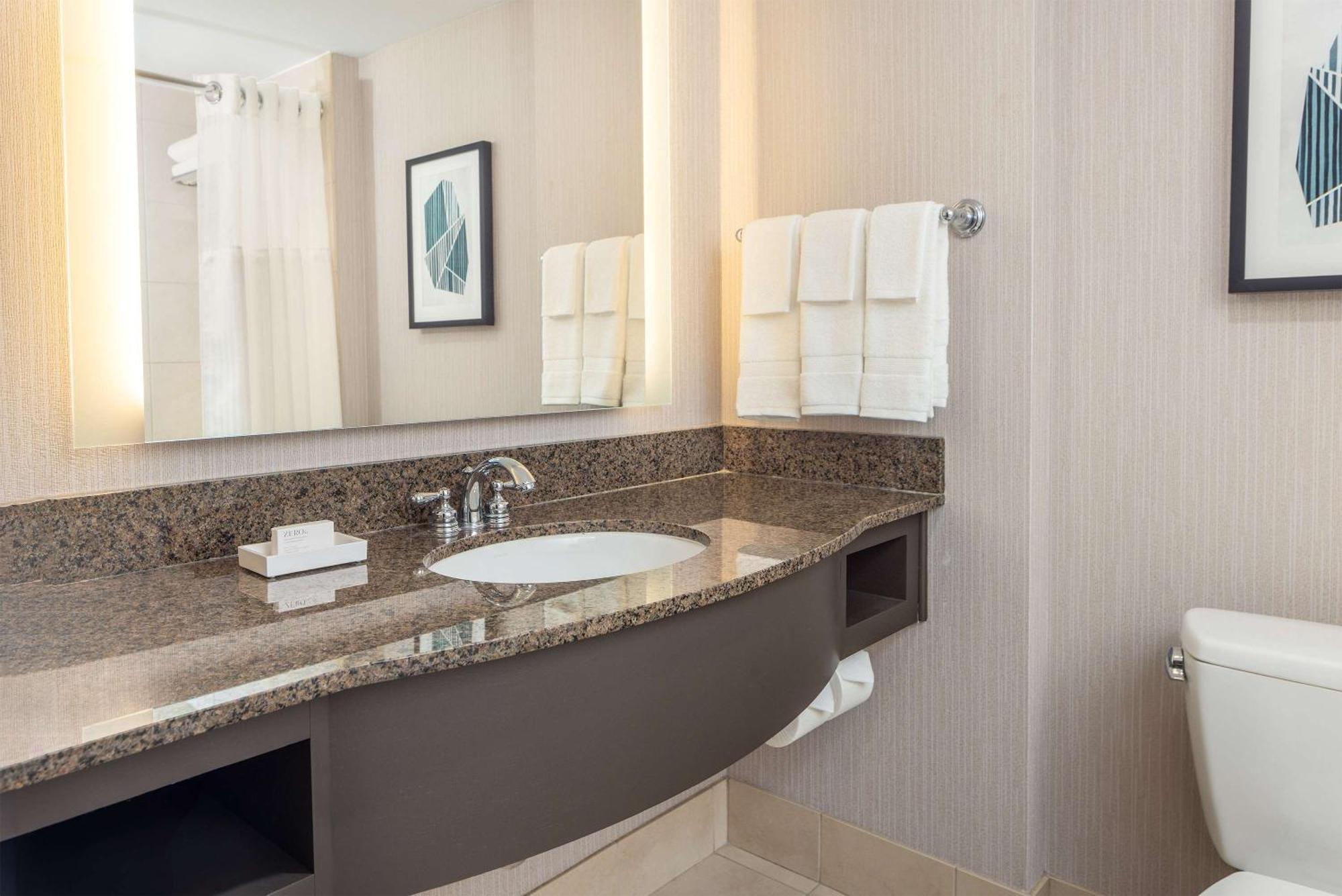 Hilton Garden Inn Bethesda Downtown Esterno foto